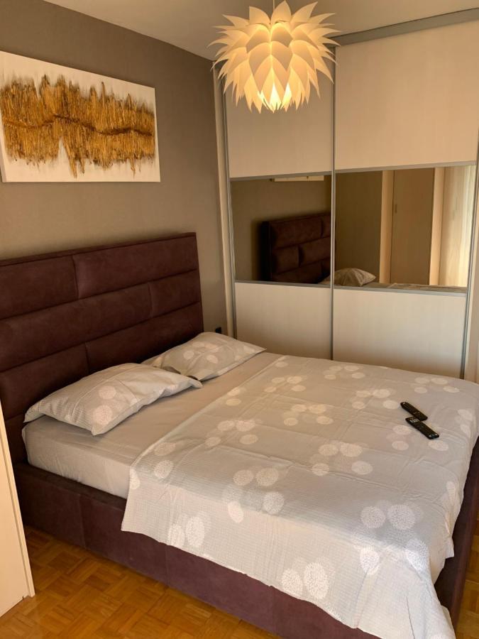 By The Center Apartman
